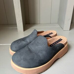 Reef Black and Tan Mules